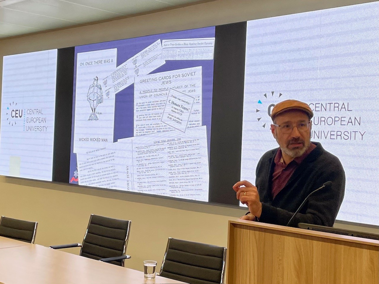 Shaul Kelner lecturing at Central European University